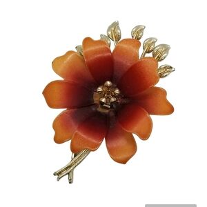 CORO VINTAGE GOLDTONED FLOWER BROOCH WITH ORANGE/RED ENAMEL DETAIL